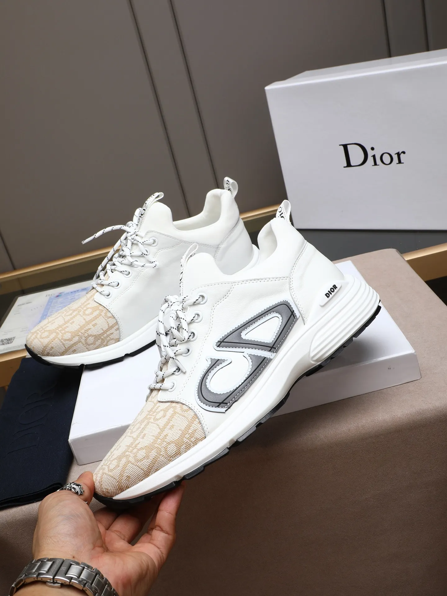 Men's shoes 💰460 💰Dior [Dior] 😘😘High-end series of casual men's shoes, simple and elegant👍👍👍The upper is made of first-layer genuine leather spliced ​​with Dior's special material [sun][sun]; imported first-layer sheepskin lining; special outsole, wear-resistant, lightweight, the overall design is harmonious and unified without lacking personality 👣🌟✨You deserve it! 5 colors😍Sizes 38~44. (45 custom-made) The picture above is a big seller🔥🔥🔥
